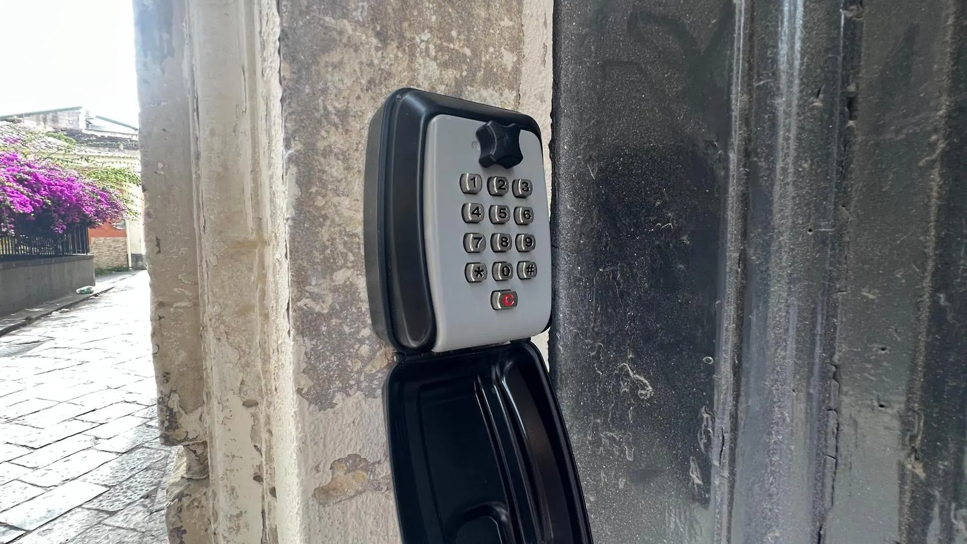 Leoscar Apartment In Catania Center Self Check-In