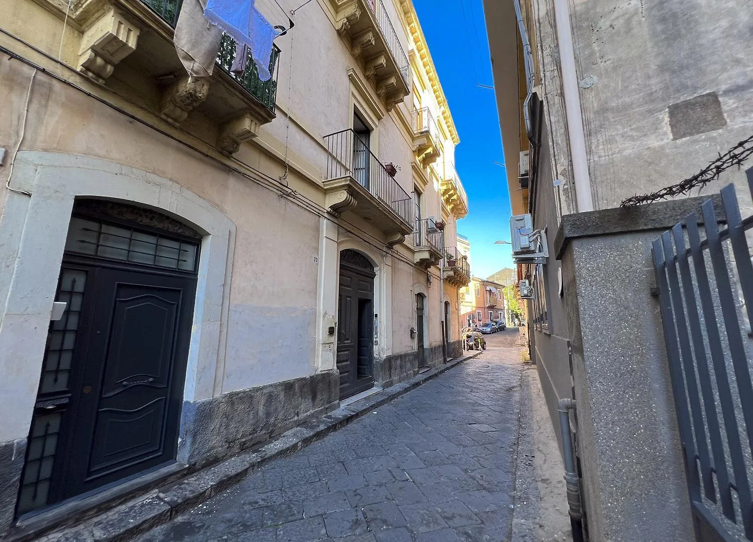Leoscar Apartment In Catania Center Self Check-In